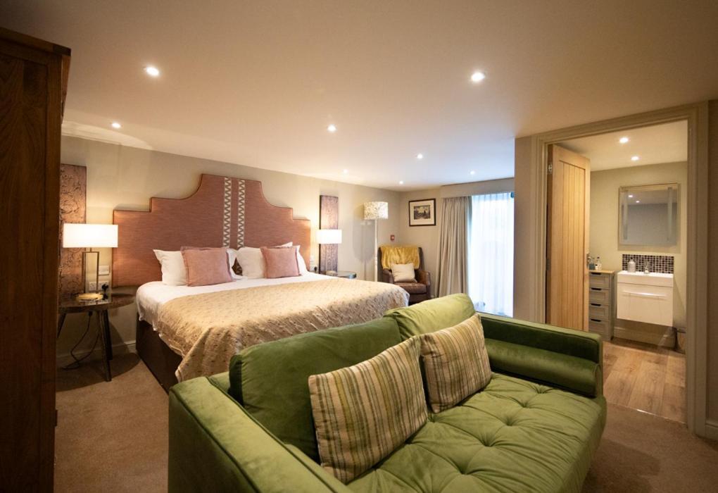 The Pheasant Pub At Stylish Boutique In The Coach House
